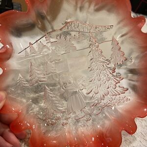 NWOB Mikasa Berry Etched Christmas Story Plate